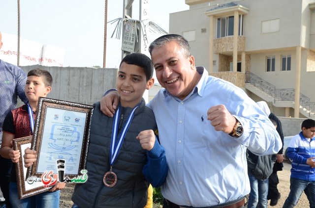  فيديو: الرئيس عادل بدير يبارك لابطال الملاكمة  هؤلاء صغار لكنهم ابطال , افتخر واعتز بالاستثمار بهم وبرعايتهم والى الامام  